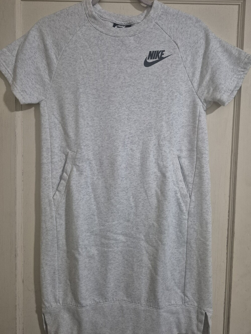 Nike Youth XL Short Sleeve Dress With Kangaroo Pockets